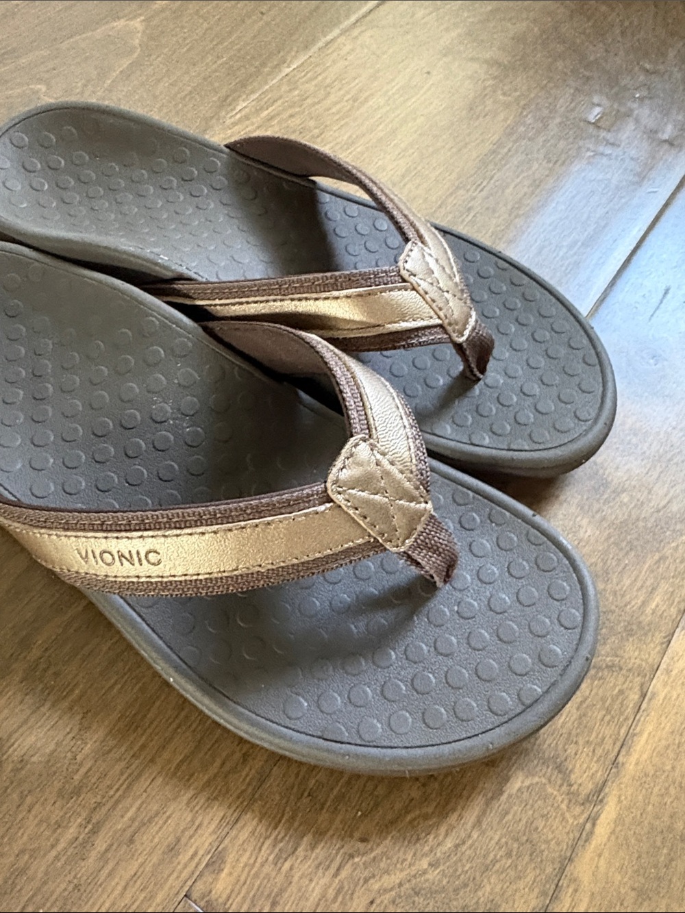 Vionic Tide Flip Flop Sandals with Bronze Straps Women’s Size 5 - Picture 2 of 7